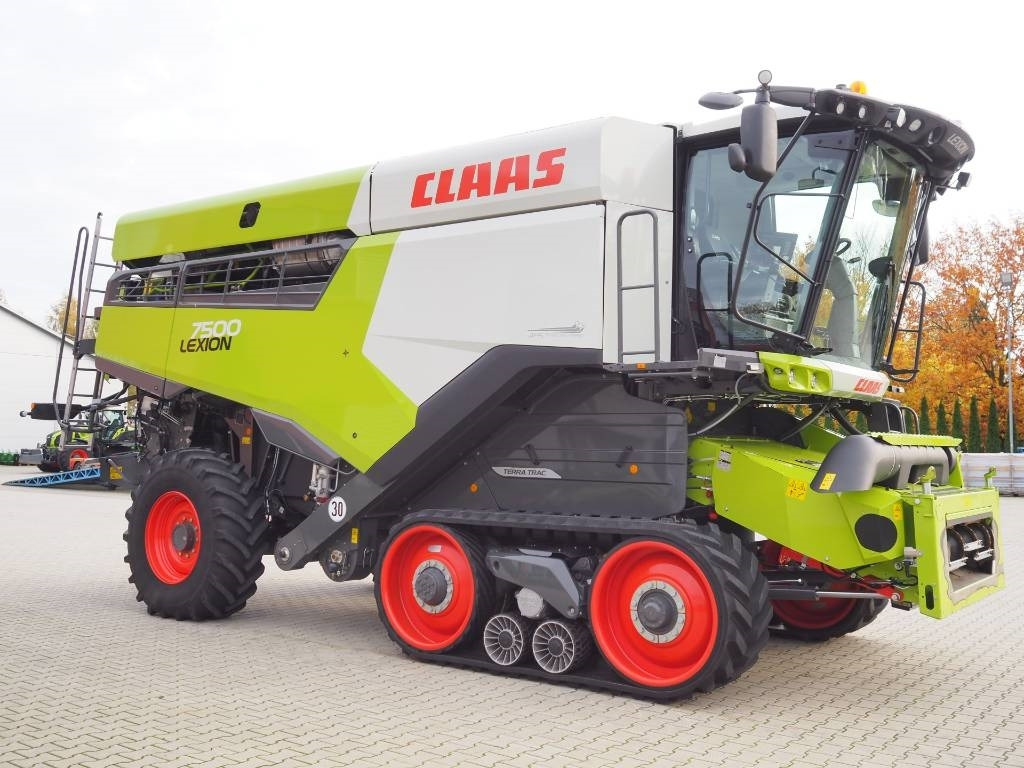 Claas Lexion 7500TT GPS + V930 - Moissonneuse-batteuse: photos 4 Claas Lexion 7500TT GPS + V930 - Moissonneuse-batteuse: photos 4