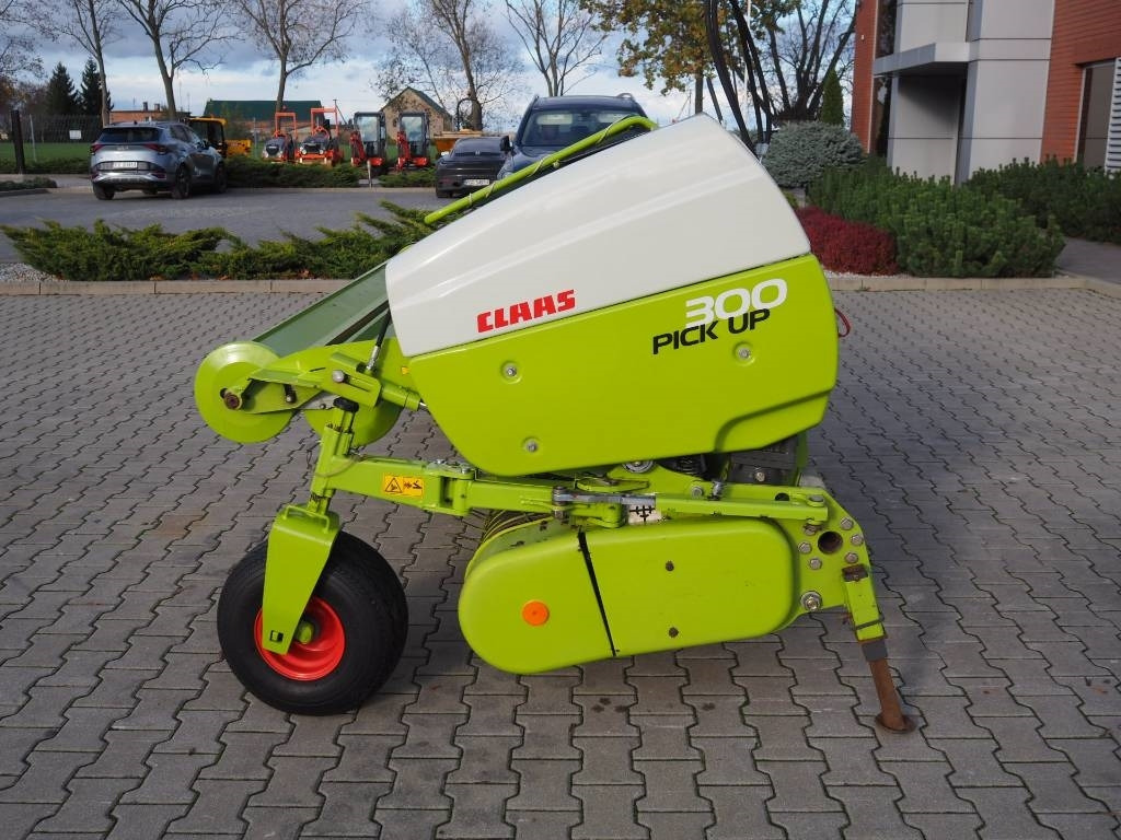 Claas PICK UP 300 HD - Accessoire aux ensileuses: photos 2 Claas PICK UP 300 HD - Accessoire aux ensileuses: photos 2