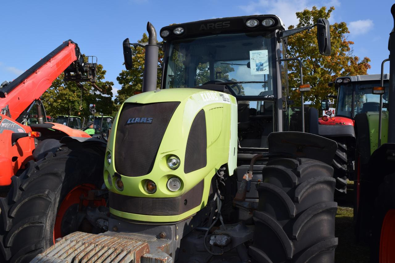 CLAAS Ares 697 ATZ - Tracteur agricole: photos 2 CLAAS Ares 697 ATZ - Tracteur agricole: photos 2