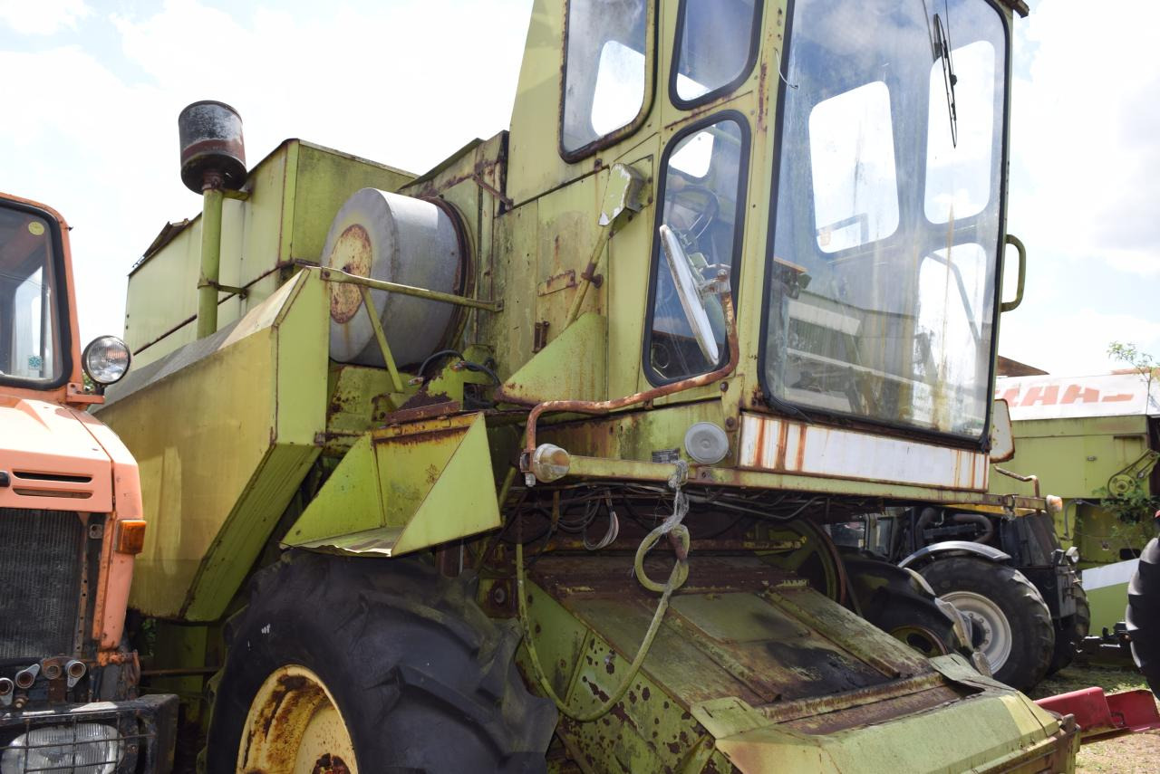 CLAAS Dominator 80 - Moissonneuse-batteuse: photos 2 CLAAS Dominator 80 - Moissonneuse-batteuse: photos 2