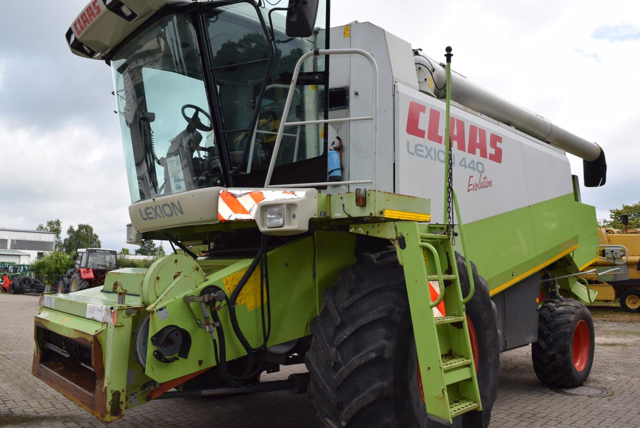 CLAAS Lexion 440 Evolution - Moissonneuse-batteuse: photos 2 CLAAS Lexion 440 Evolution - Moissonneuse-batteuse: photos 2