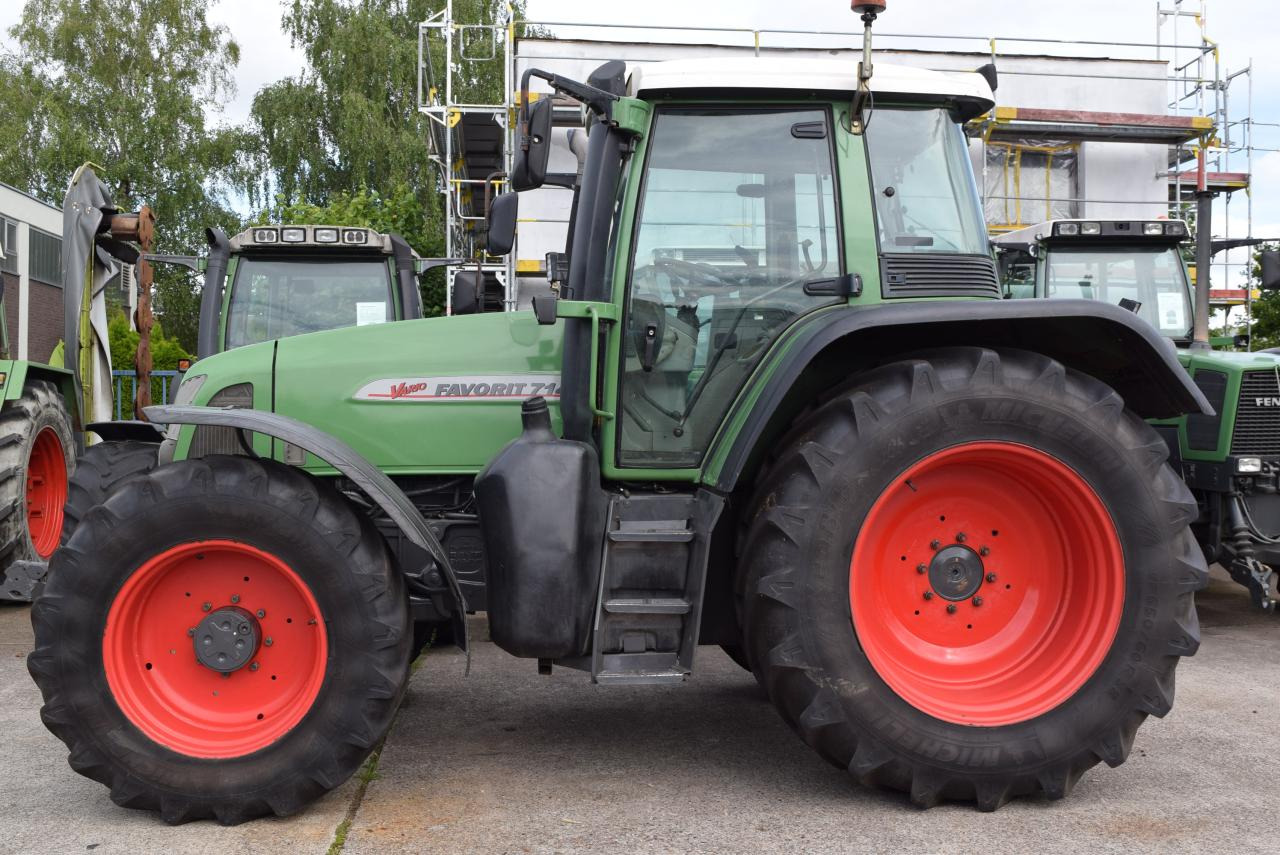 Fendt 714 Vario - Tracteur agricole: photos 1 Fendt 714 Vario - Tracteur agricole: photos 1