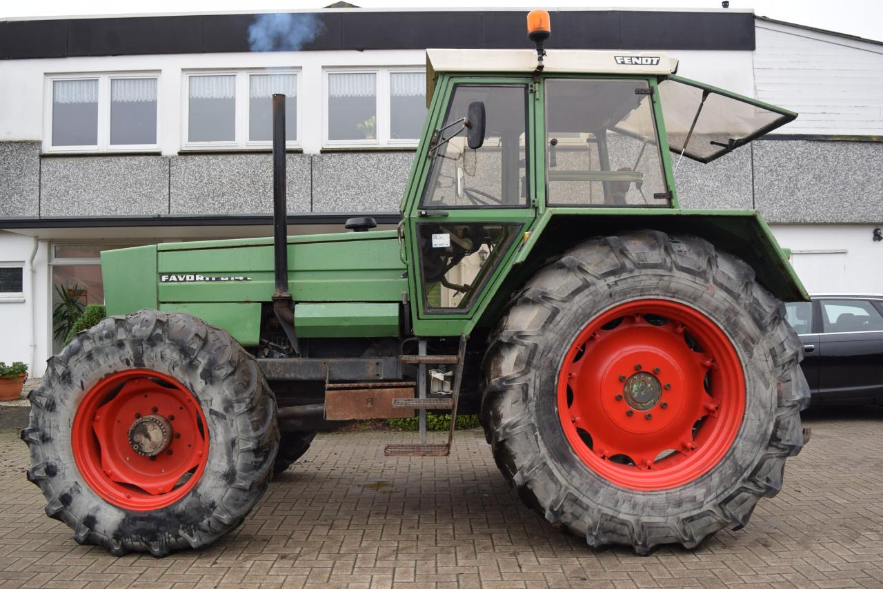 Fendt Favorit 614 LS Turbomatik - Tracteur agricole: photos 1 Fendt Favorit 614 LS Turbomatik - Tracteur agricole: photos 1