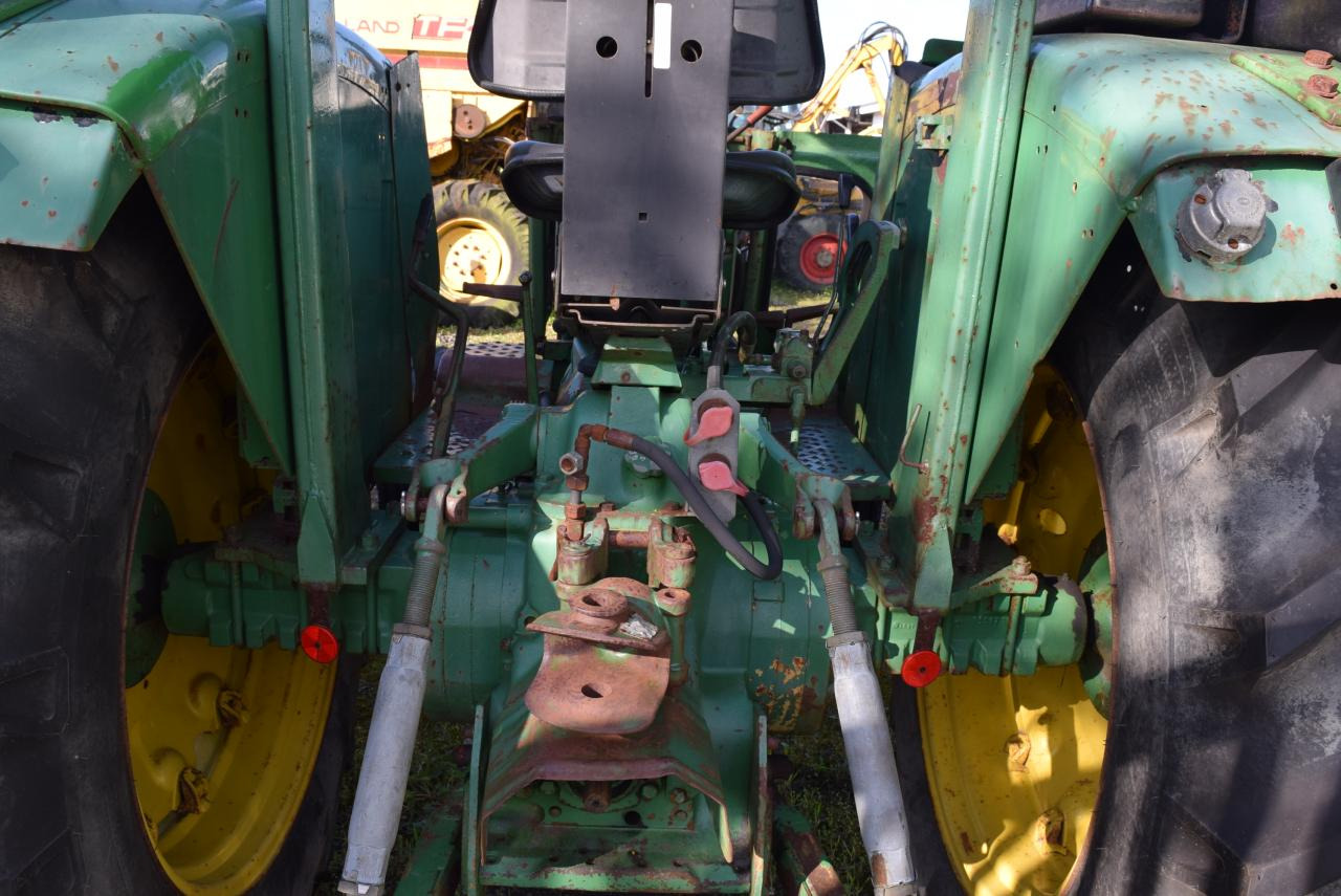 John Deere 2130 - Tracteur agricole: photos 4 John Deere 2130 - Tracteur agricole: photos 4