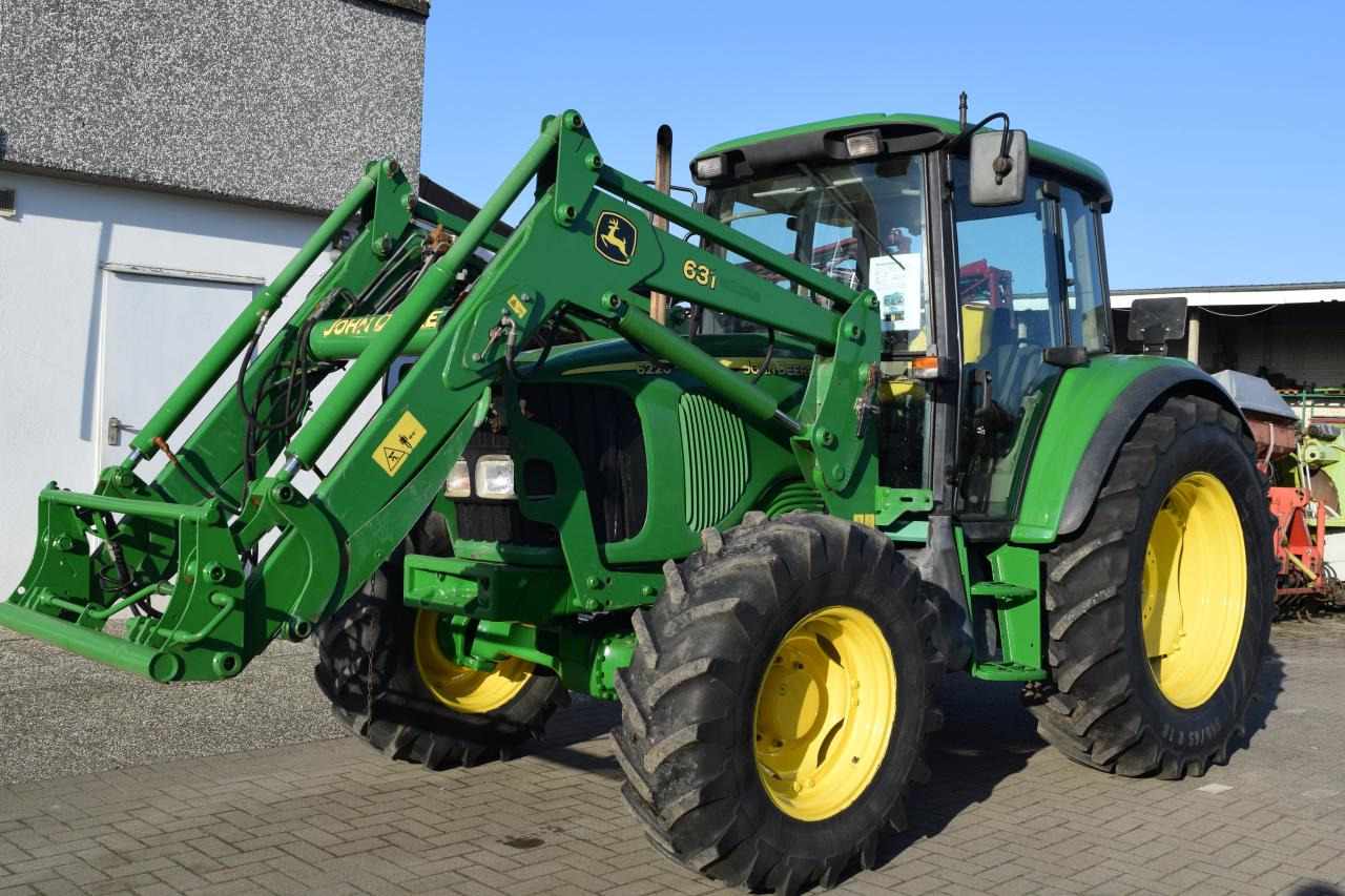 John Deere 6220 - Tracteur agricole: photos 1 John Deere 6220 - Tracteur agricole: photos 1