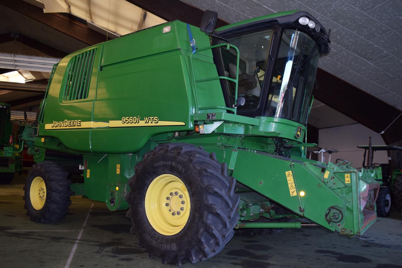 John Deere 9560 i WTS - Moissonneuse-batteuse: photos 2 John Deere 9560 i WTS - Moissonneuse-batteuse: photos 2