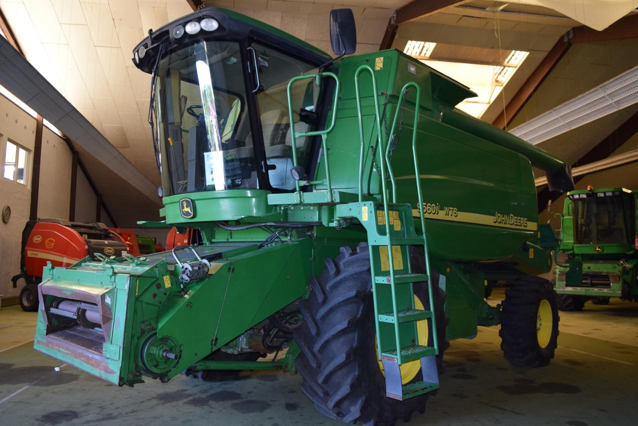 John Deere 9560 i WTS - Moissonneuse-batteuse: photos 4 John Deere 9560 i WTS - Moissonneuse-batteuse: photos 4