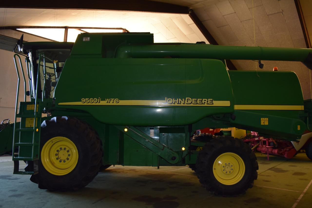 John Deere 9560 i WTS - Moissonneuse-batteuse: photos 3 John Deere 9560 i WTS - Moissonneuse-batteuse: photos 3