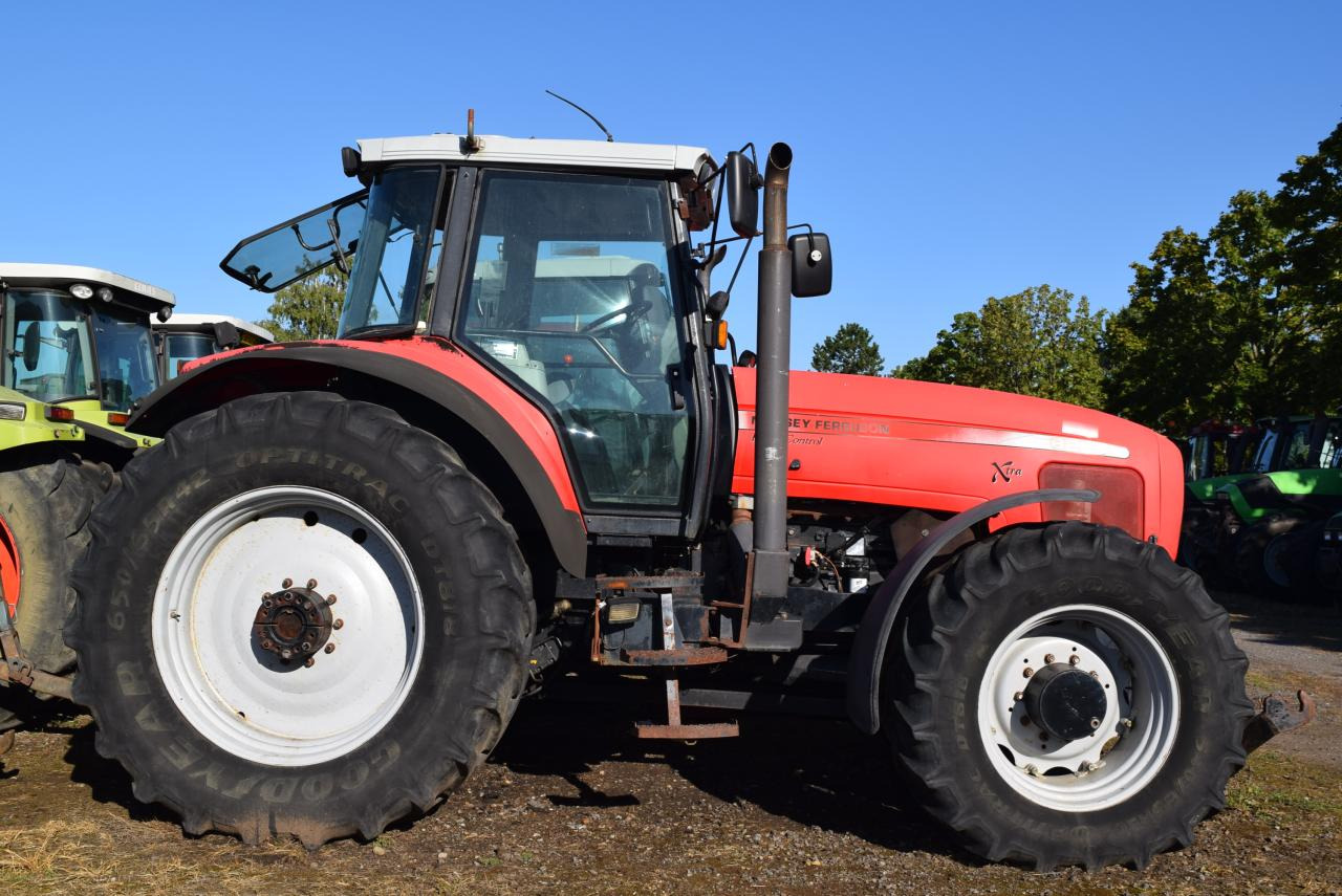 Massey Ferguson MF 8250 - Tracteur agricole: photos 2 Massey Ferguson MF 8250 - Tracteur agricole: photos 2