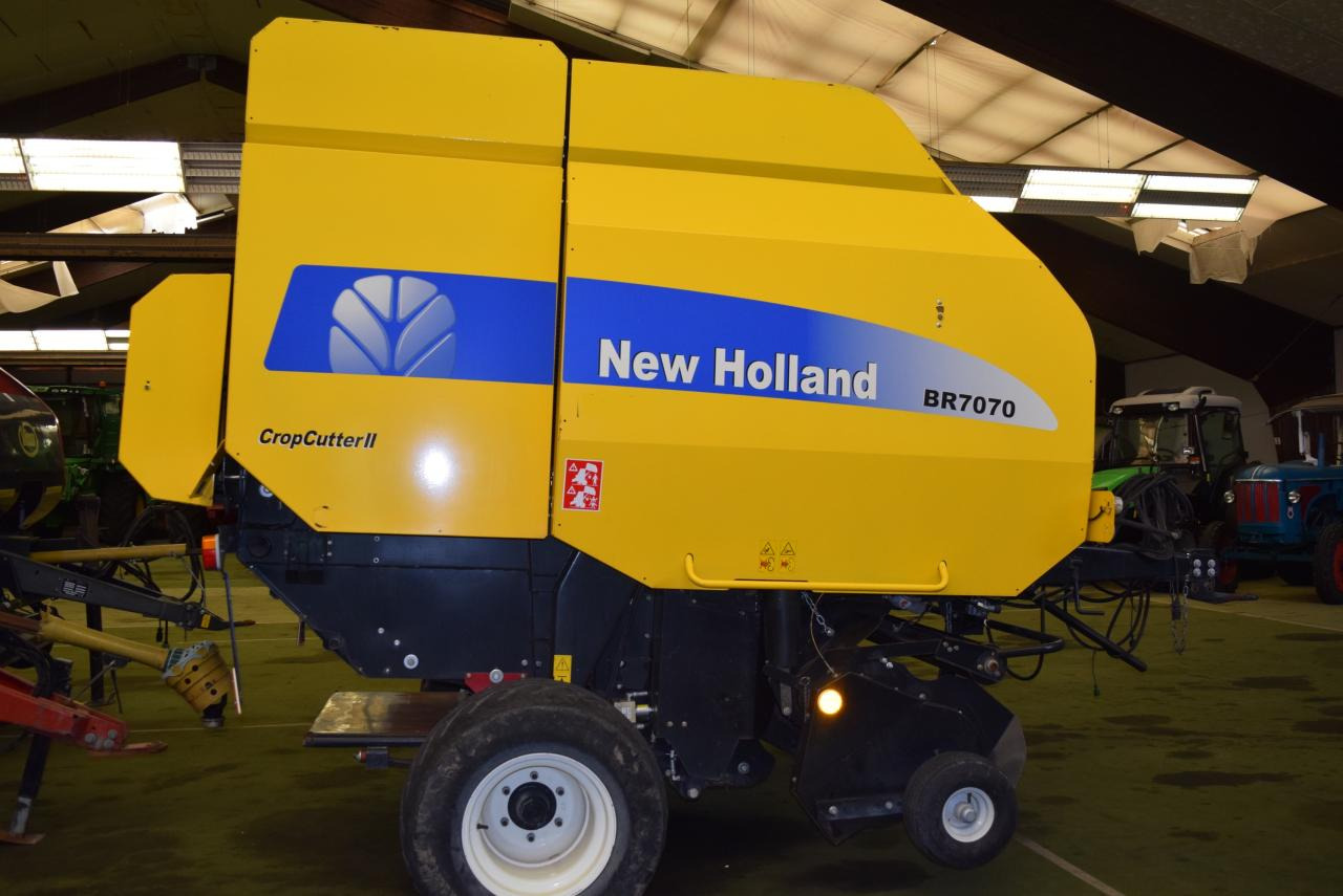 New Holland BR 7070 Crop Cutter II - Presse à balles rondes: photos 1 New Holland BR 7070 Crop Cutter II - Presse à balles rondes: photos 1