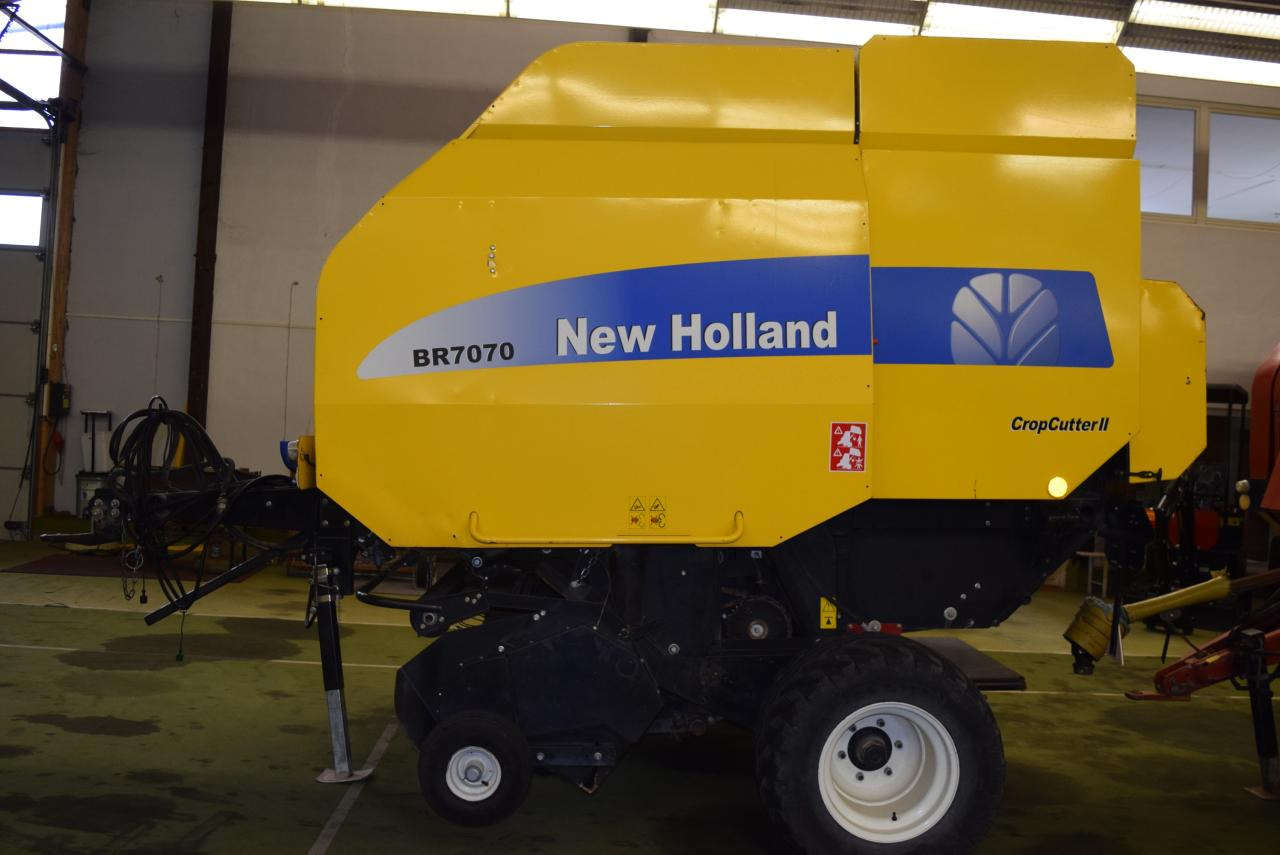 New Holland BR 7070 Crop Cutter II - Presse à balles rondes: photos 2 New Holland BR 7070 Crop Cutter II - Presse à balles rondes: photos 2