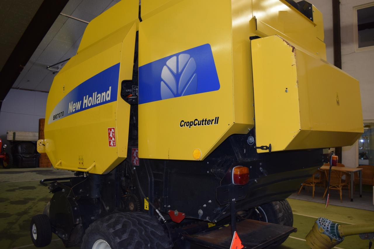 New Holland BR 7070 Crop Cutter II - Presse à balles rondes: photos 5 New Holland BR 7070 Crop Cutter II - Presse à balles rondes: photos 5