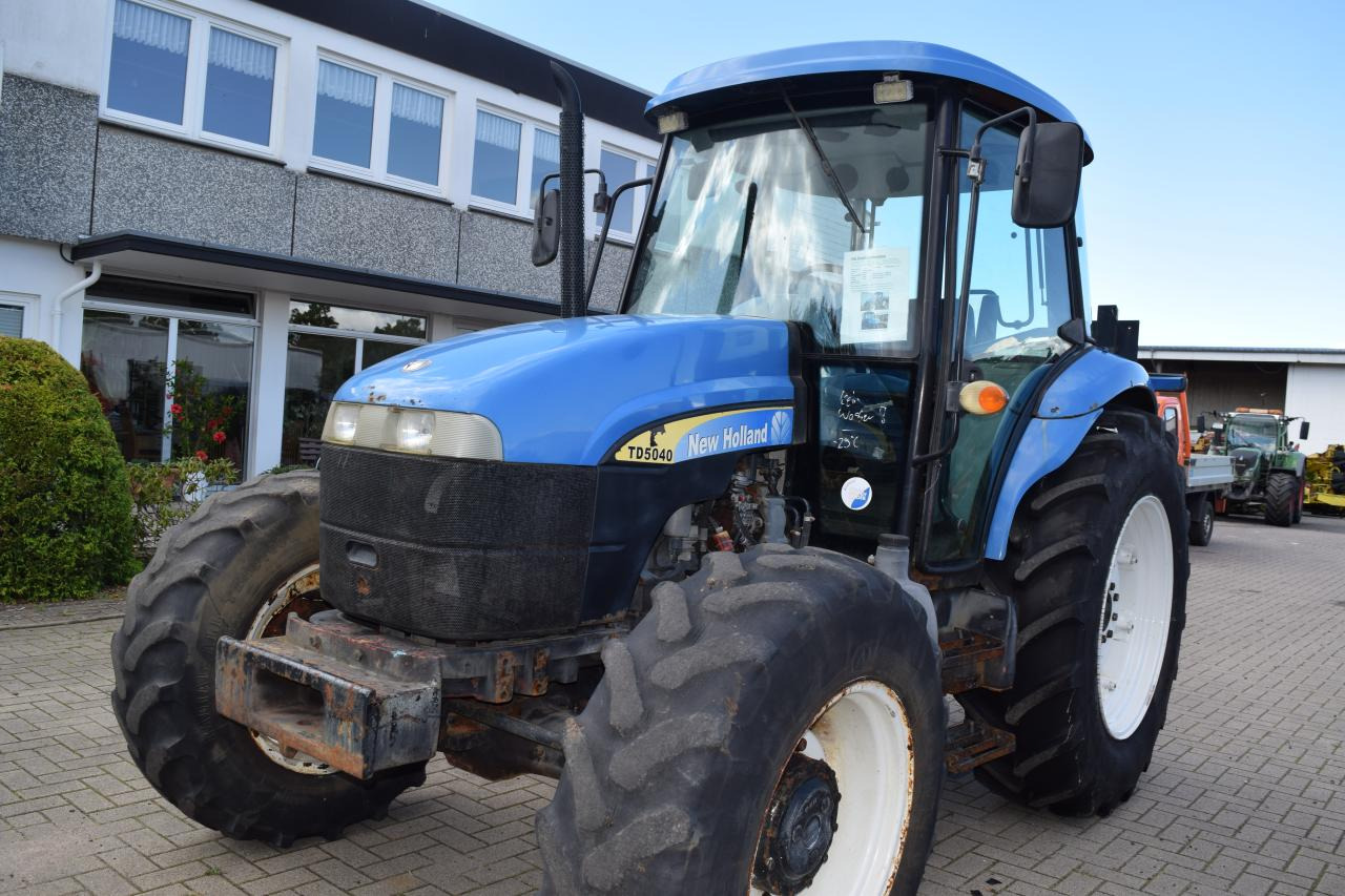 New Holland TD 5040 - Tracteur agricole: photos 4 New Holland TD 5040 - Tracteur agricole: photos 4
