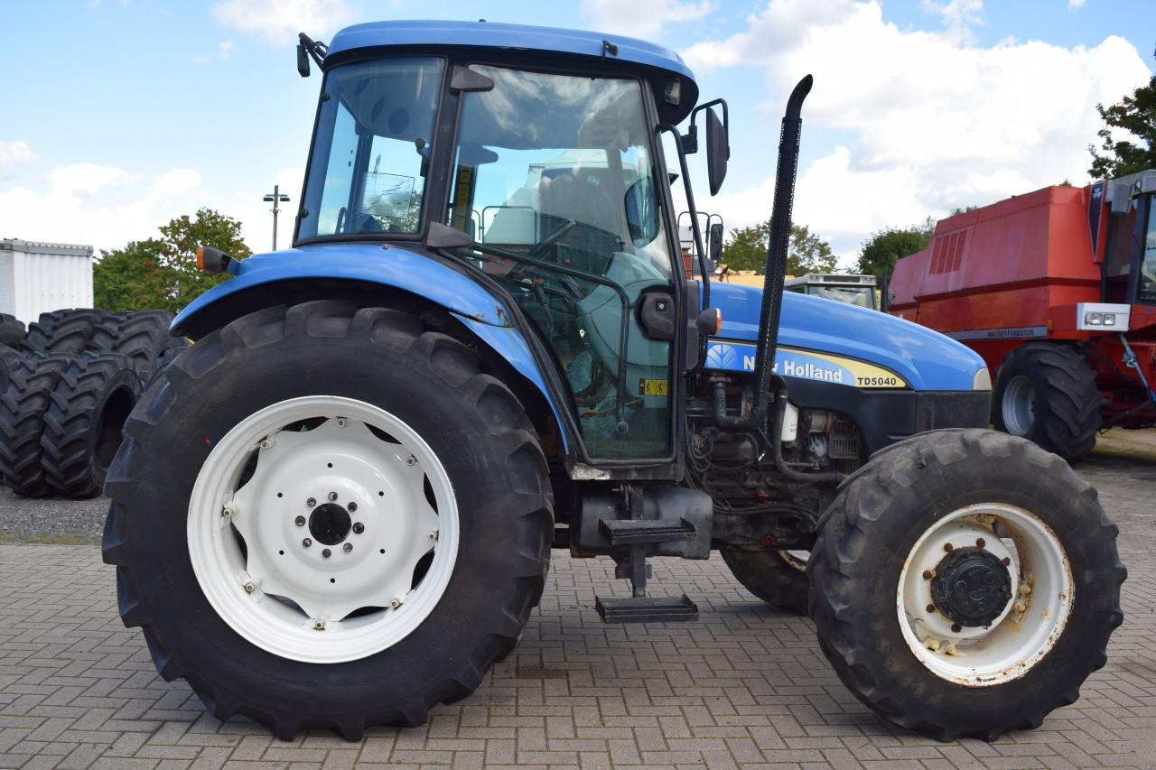 New Holland TD 5040 - Tracteur agricole: photos 2 New Holland TD 5040 - Tracteur agricole: photos 2