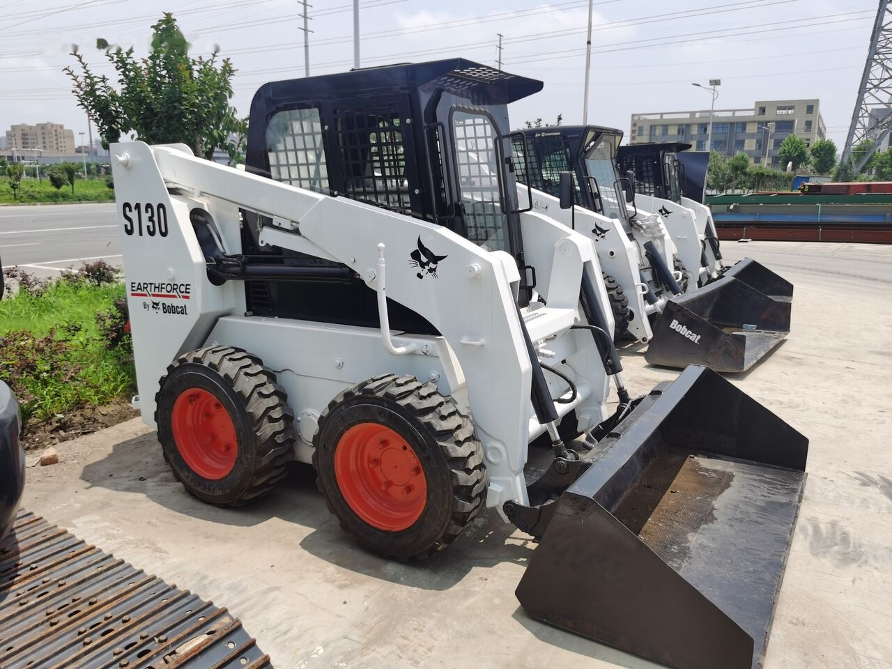 Bobcat S130 - Mini chargeuse: photos 3 Bobcat S130 - Mini chargeuse: photos 3