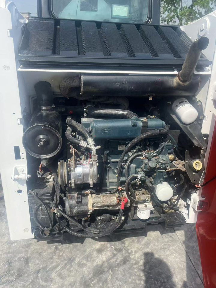 Bobcat S160 - Mini chargeuse: photos 3 Bobcat S160 - Mini chargeuse: photos 3