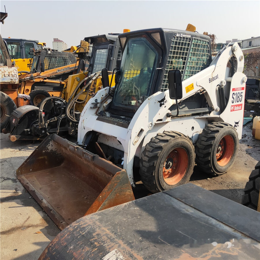 Bobcat S185 - Mini chargeuse: photos 2 Bobcat S185 - Mini chargeuse: photos 2