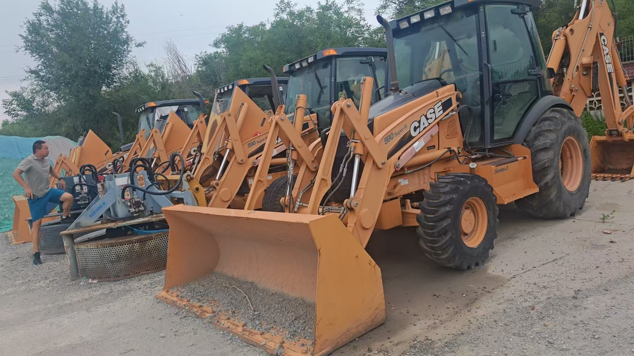 CASE 590 - Tractopelle: photos 1 CASE 590 - Tractopelle: photos 1