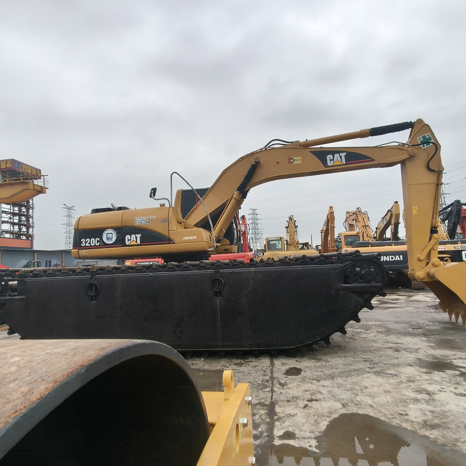 CAT 320C - Excavatrice amphibie: photos 3 CAT 320C - Excavatrice amphibie: photos 3