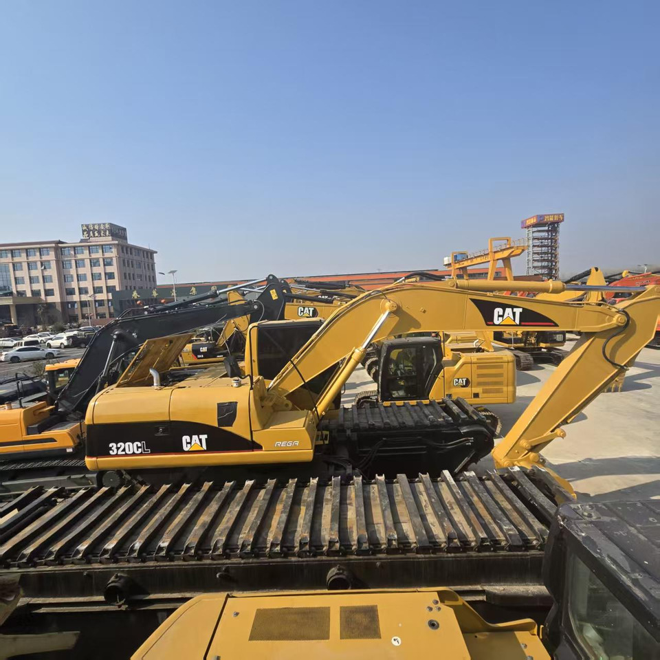 CATERPILLAR 320C - Excavatrice amphibie: photos 4 CATERPILLAR 320C - Excavatrice amphibie: photos 4