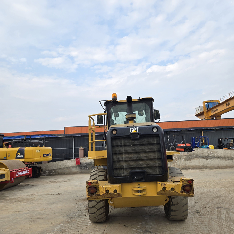 CATERPILLAR 924K - Pelle sur pneus: photos 5 CATERPILLAR 924K - Pelle sur pneus: photos 5