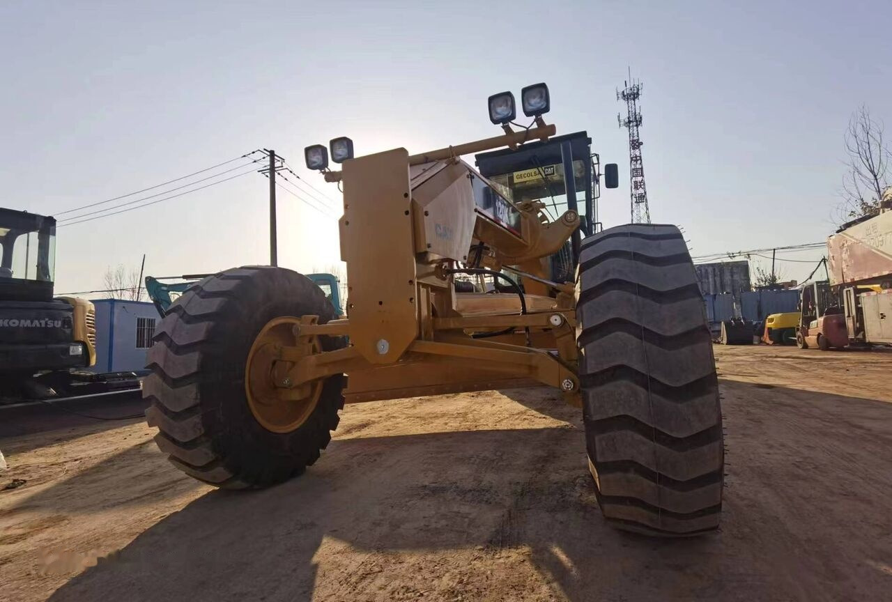 Caterpillar 120K - Niveleuse: photos 1 Caterpillar 120K - Niveleuse: photos 1