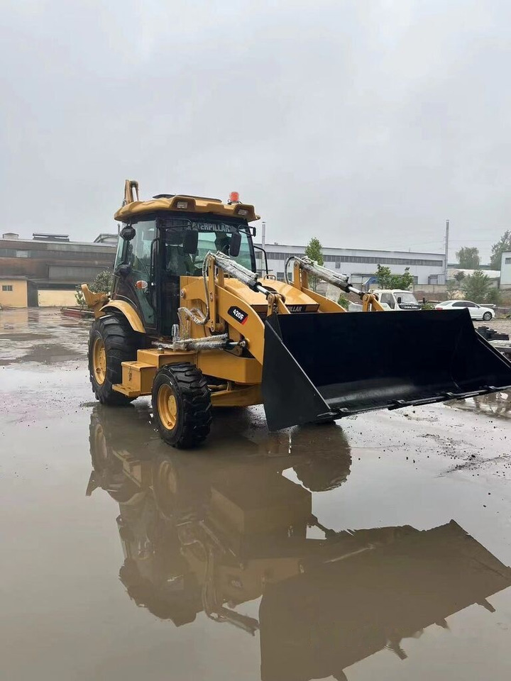 Caterpillar 420F - Tractopelle: photos 4 Caterpillar 420F - Tractopelle: photos 4