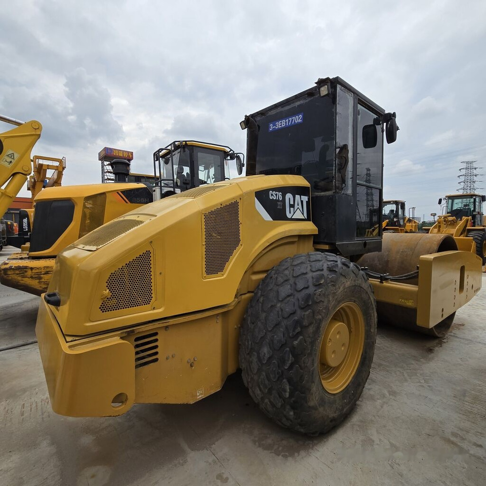 Caterpillar CS76 - Compacteur à pieds de mouton/ Monocylindre: photos 1 Caterpillar CS76 - Compacteur à pieds de mouton/ Monocylindre: photos 1