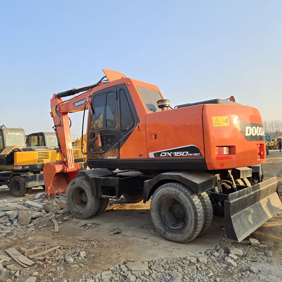 Doosan DX150W-9C - Pelle sur pneus: photos 2 Doosan DX150W-9C - Pelle sur pneus: photos 2