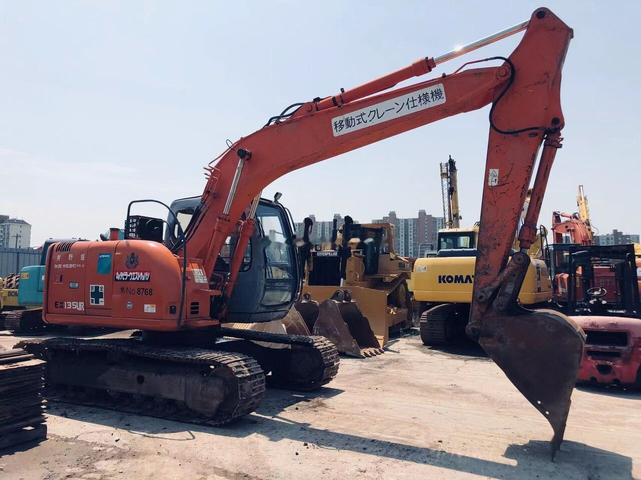 Hitachi EX135 - Pelle sur chenille: photos 3 Hitachi EX135 - Pelle sur chenille: photos 3