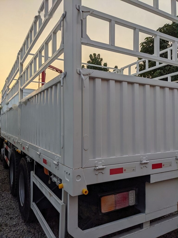 Howo 375 - Camion plateau: photos 5 Howo 375 - Camion plateau: photos 5