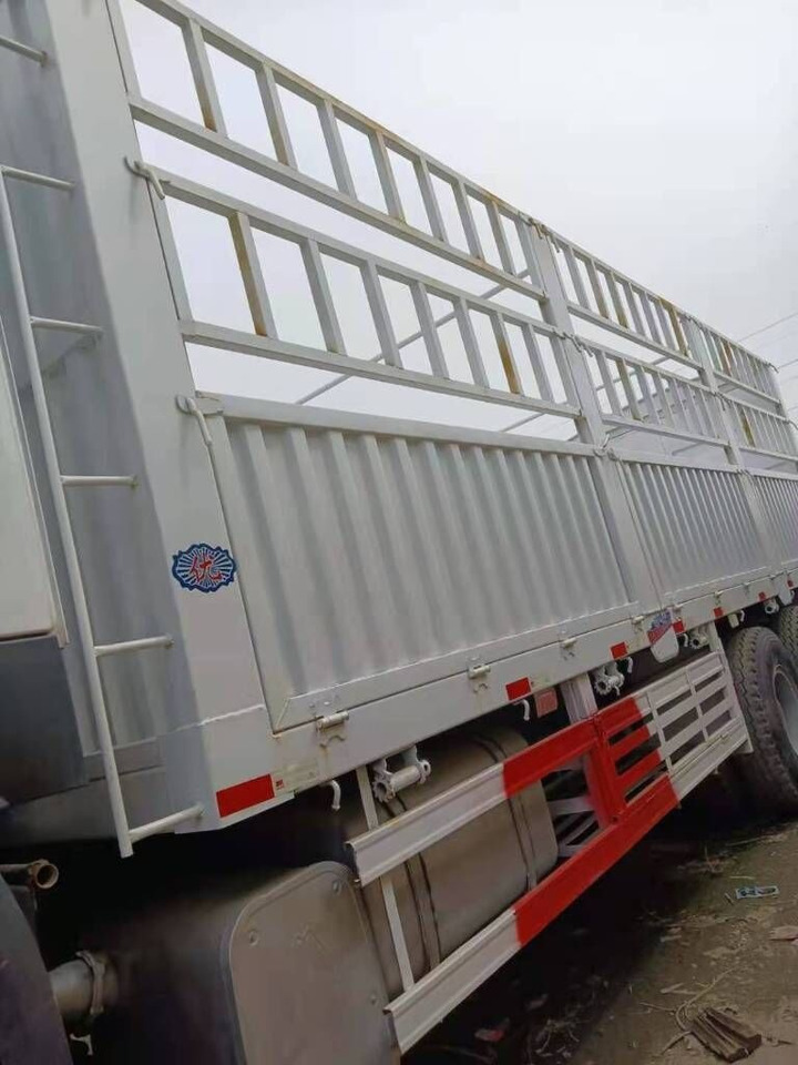 Camion plateau Howo ZZ3257N3647D1: photos 8 Camion plateau Howo ZZ3257N3647D1: photos 8