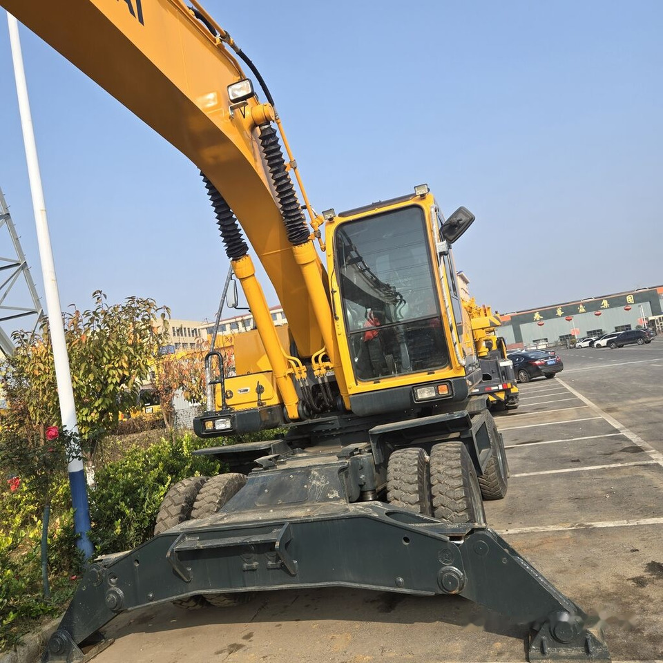 Hyundai R210W-9 - Pelle sur pneus: photos 4 Hyundai R210W-9 - Pelle sur pneus: photos 4