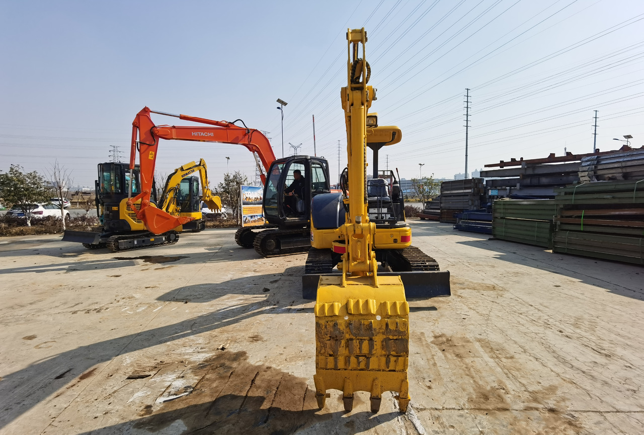 KOMATSU PC40MR - Mini pelle: photos 3 KOMATSU PC40MR - Mini pelle: photos 3