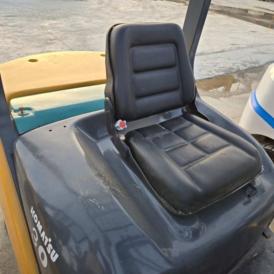 Komatsu FD30 - Chariot élévateur diesel: photos 2 Komatsu FD30 - Chariot élévateur diesel: photos 2