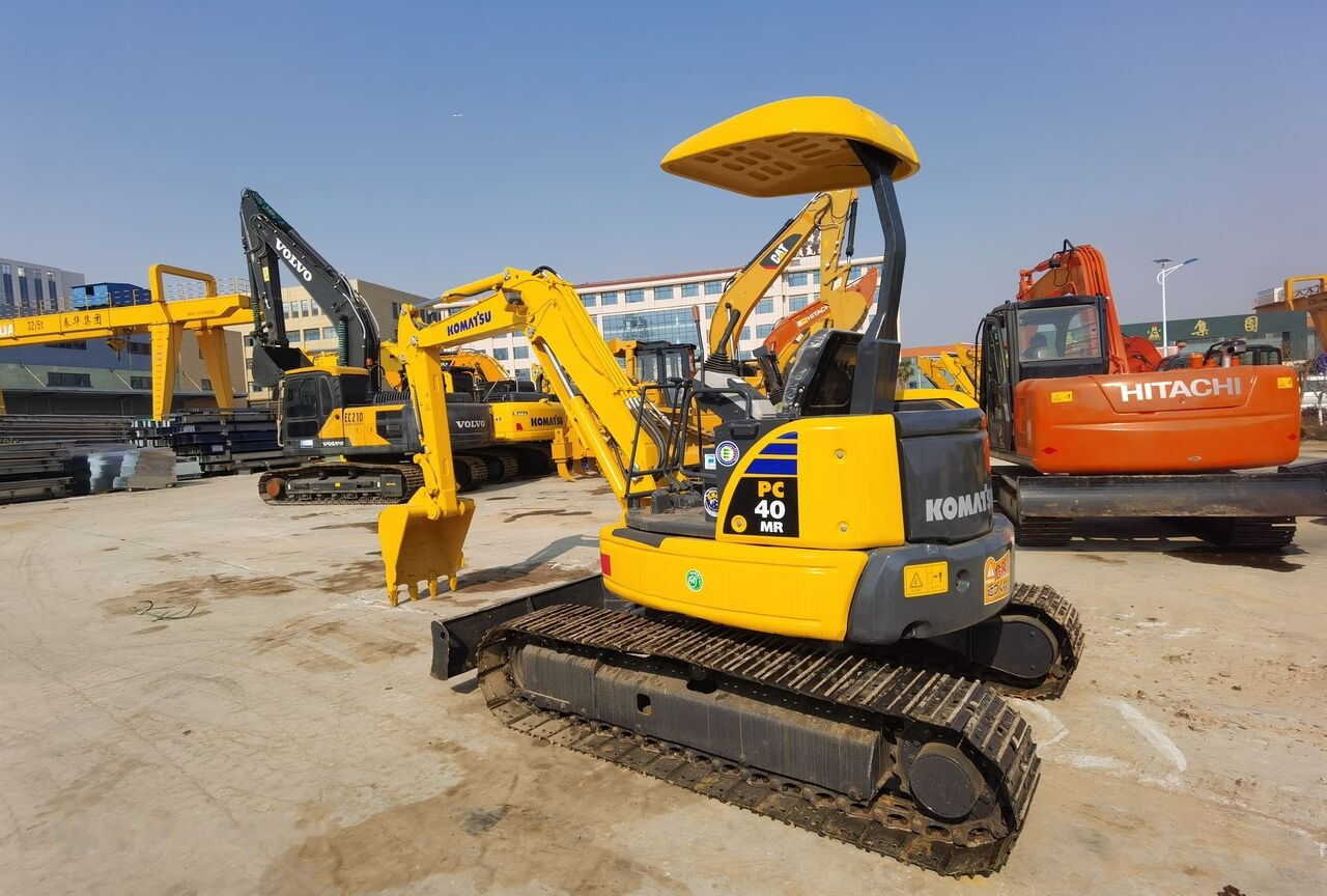 Komatsu PC40MR - Mini pelle: photos 1 Komatsu PC40MR - Mini pelle: photos 1