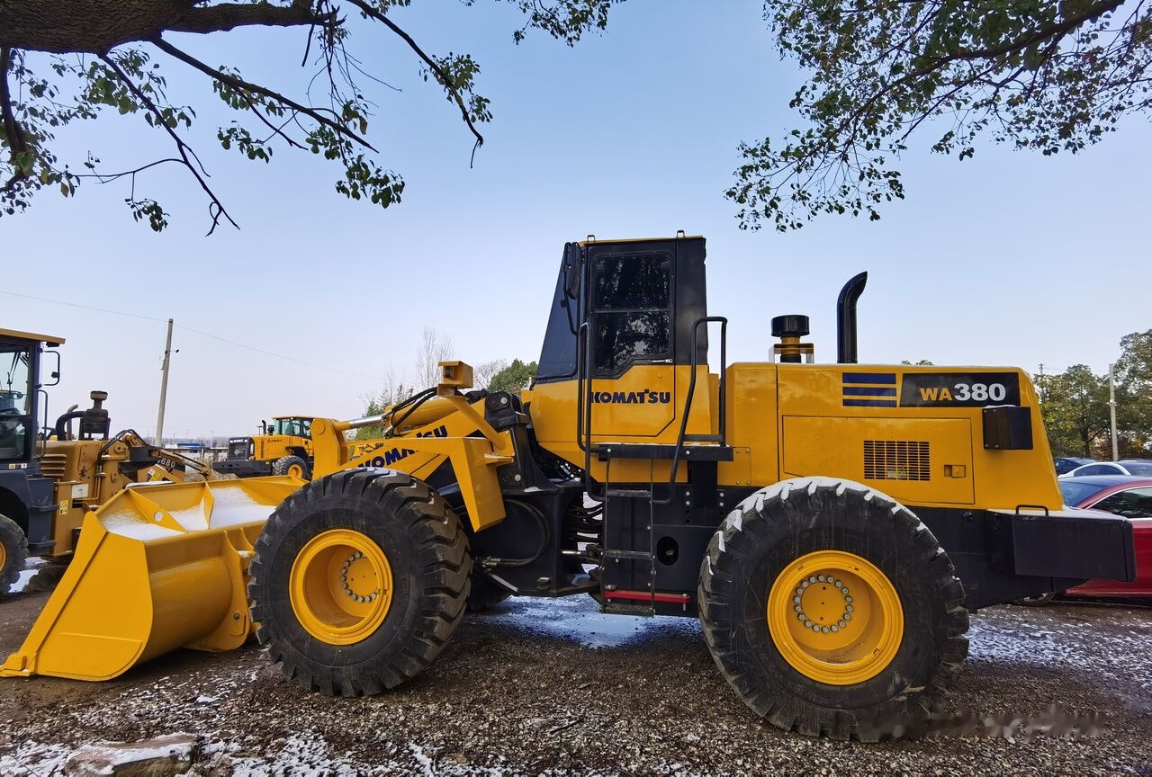 Komatsu WA380 - Chargeuse sur pneus: photos 2 Komatsu WA380 - Chargeuse sur pneus: photos 2