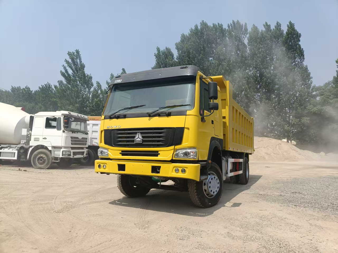SINOTRUK HOWO 4x2 - Camion benne: photos 3 SINOTRUK HOWO 4x2 - Camion benne: photos 3