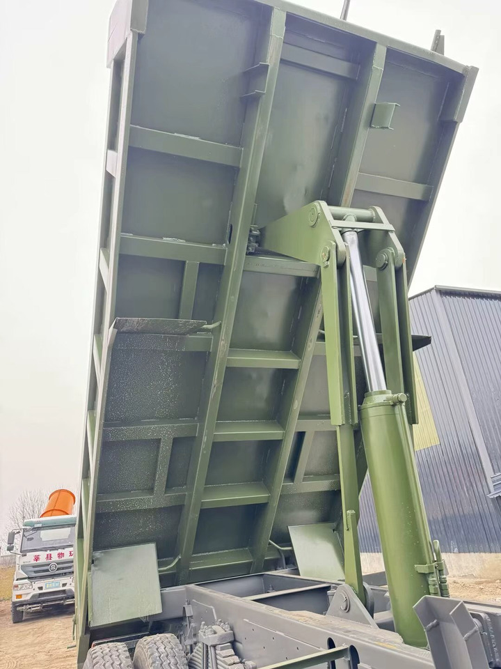 SINOTRUK HOWO 6x4 - Camion benne: photos 5 SINOTRUK HOWO 6x4 - Camion benne: photos 5