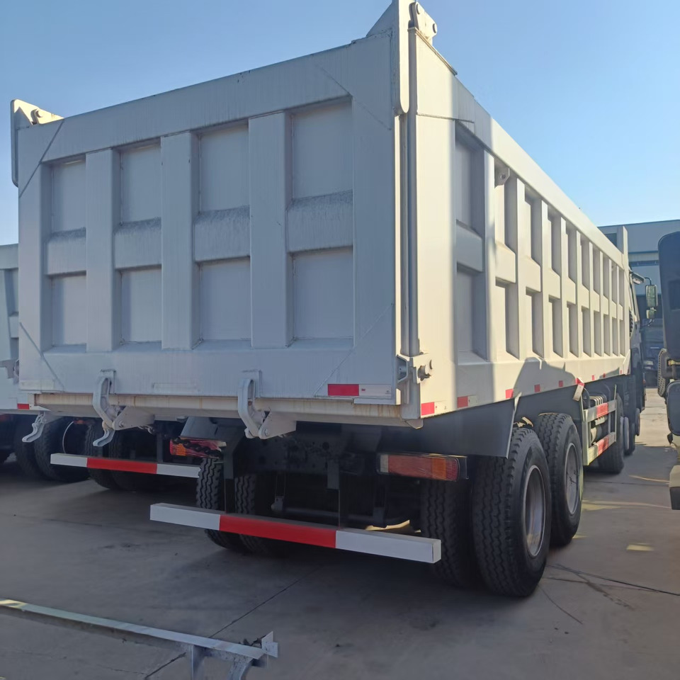SINOTRUK HOWO 8x4 - Camion benne: photos 3 SINOTRUK HOWO 8x4 - Camion benne: photos 3