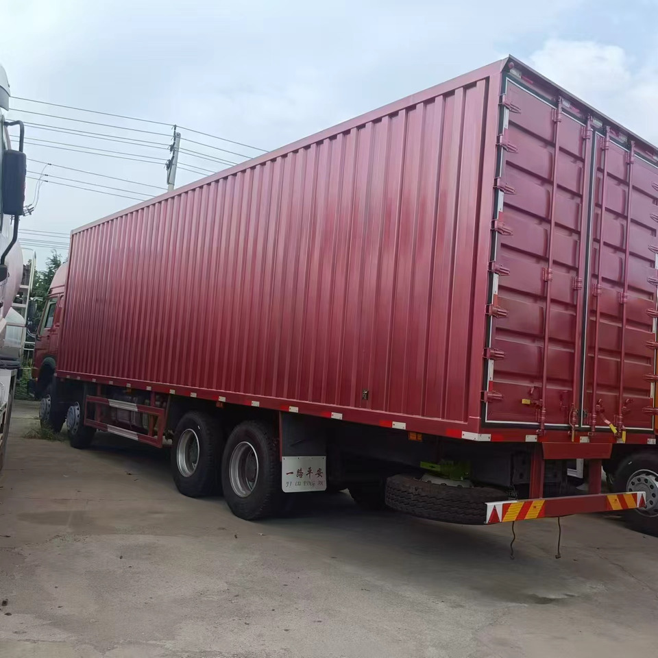 SINOTRUK HOWO - Camion fourgon: photos 3 SINOTRUK HOWO - Camion fourgon: photos 3