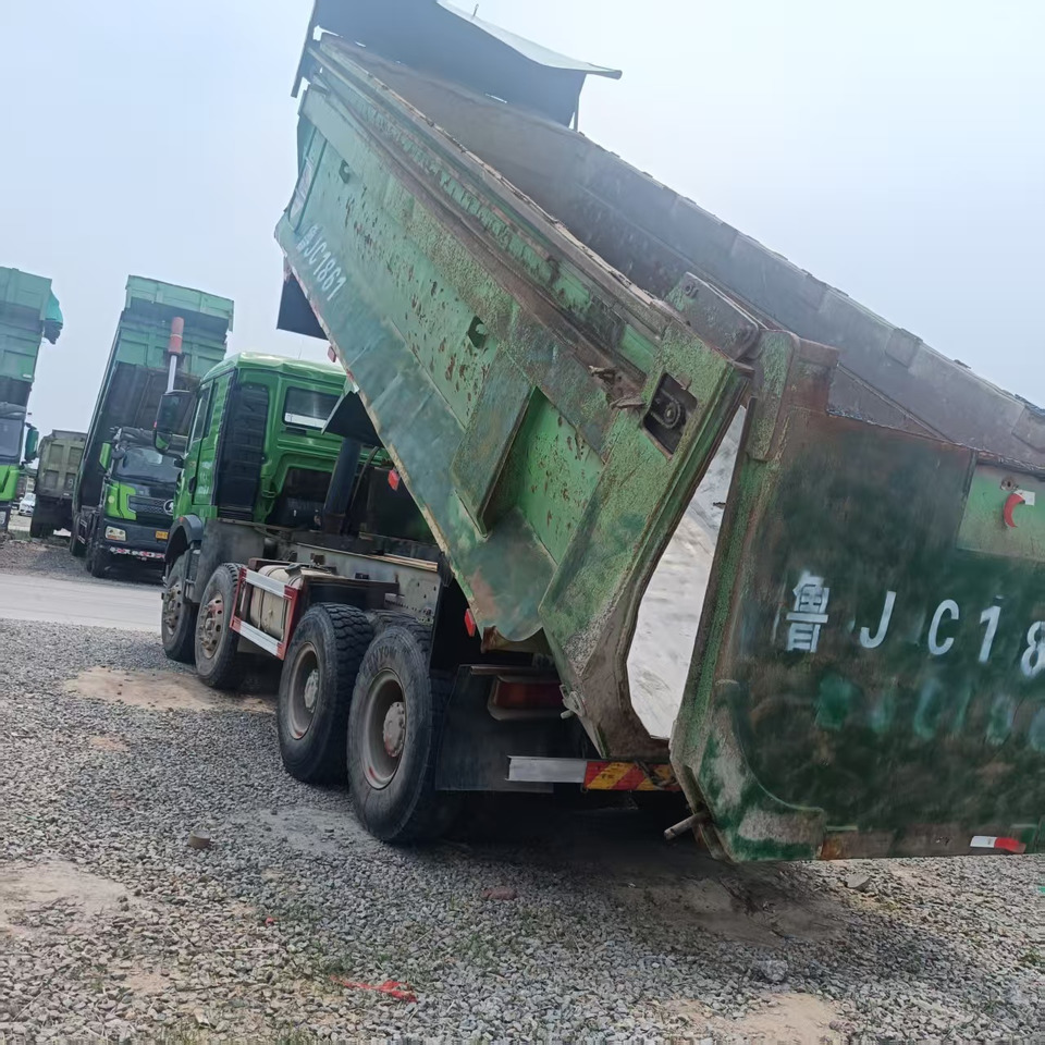 SINOTRUK HOWO - Camion benne: photos 5 SINOTRUK HOWO - Camion benne: photos 5