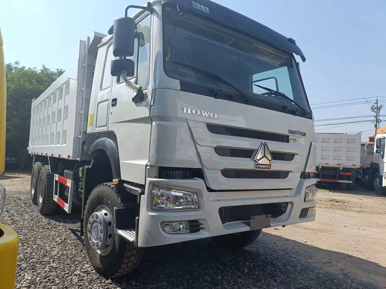 SINOTRUK HOWO - Camion benne: photos 1 SINOTRUK HOWO - Camion benne: photos 1