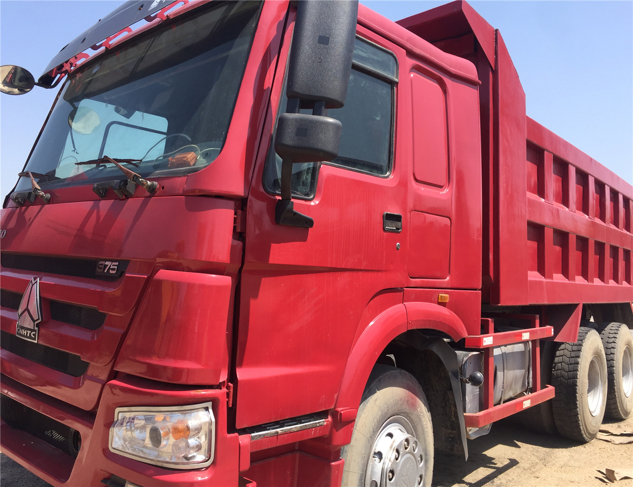 SINOTRUK HOWO - Camion benne: photos 3 SINOTRUK HOWO - Camion benne: photos 3