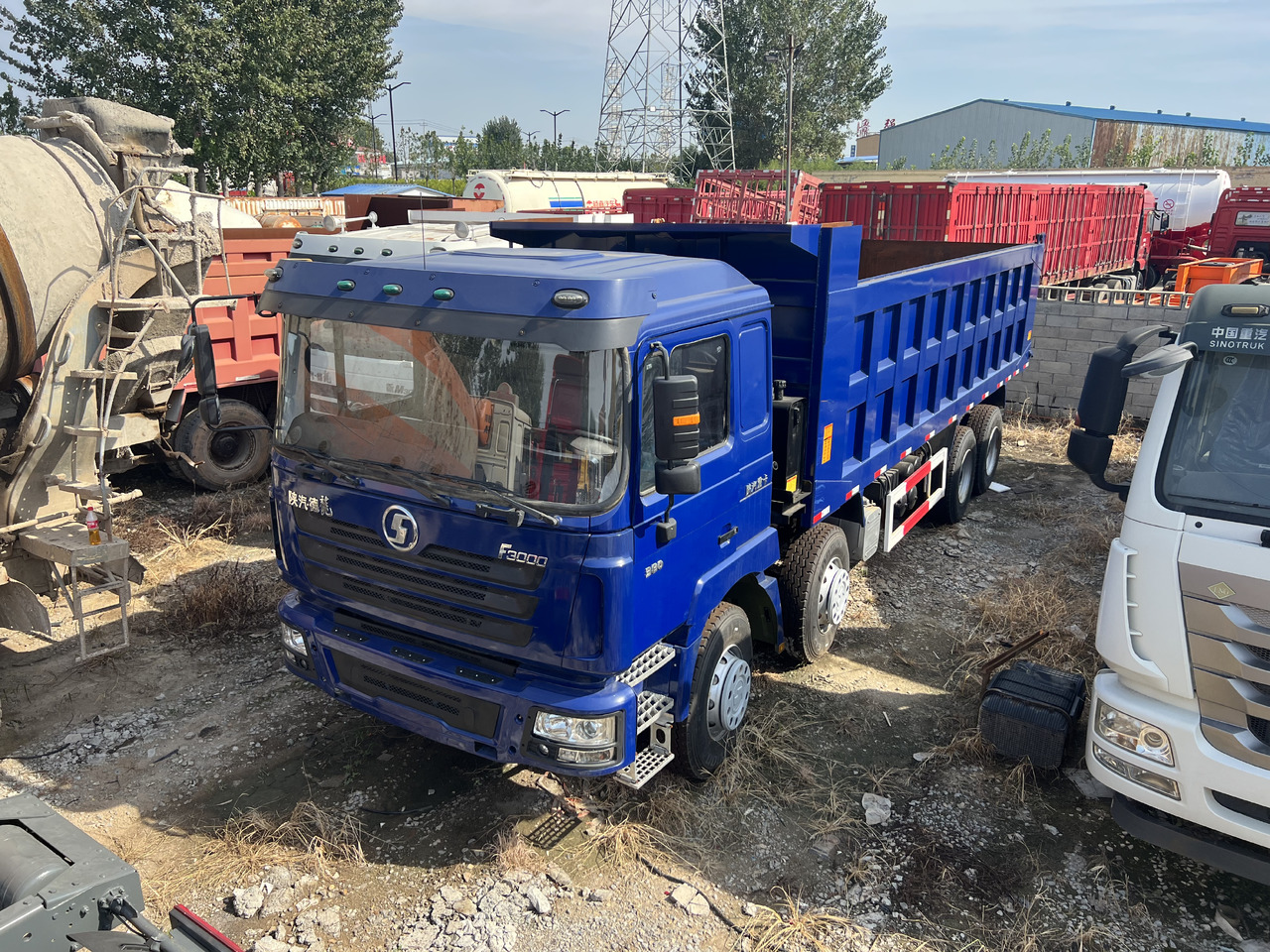 Shacman F3000 8x4 - Camion benne: photos 3 Shacman F3000 8x4 - Camion benne: photos 3