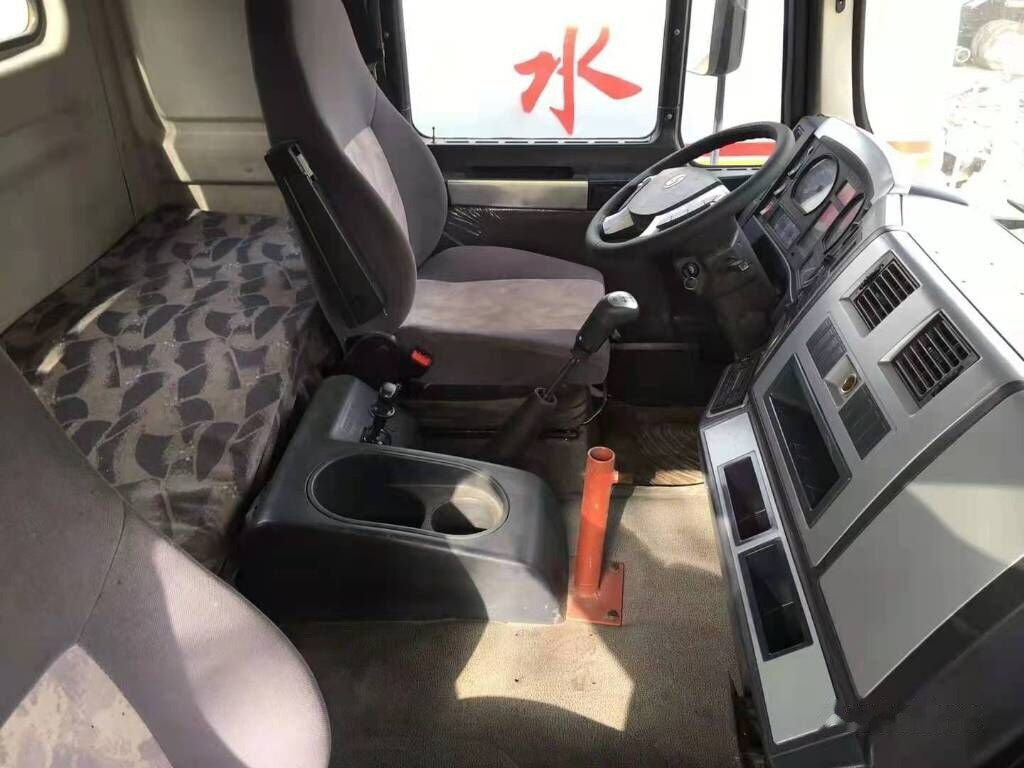 Shacman F3000 - Camion citerne: photos 1 Shacman F3000 - Camion citerne: photos 1