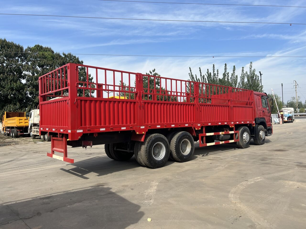 Sinotruk Howo Howo 8*4 - Camion plateau: photos 1 Sinotruk Howo Howo 8*4 - Camion plateau: photos 1