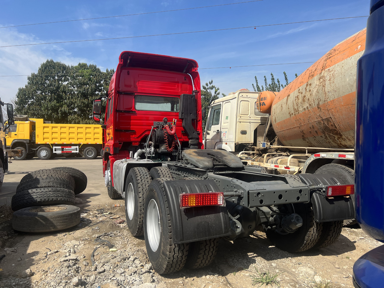 SINOTRUK HOWO trailer head - Tracteur routier: photos 4 SINOTRUK HOWO trailer head - Tracteur routier: photos 4