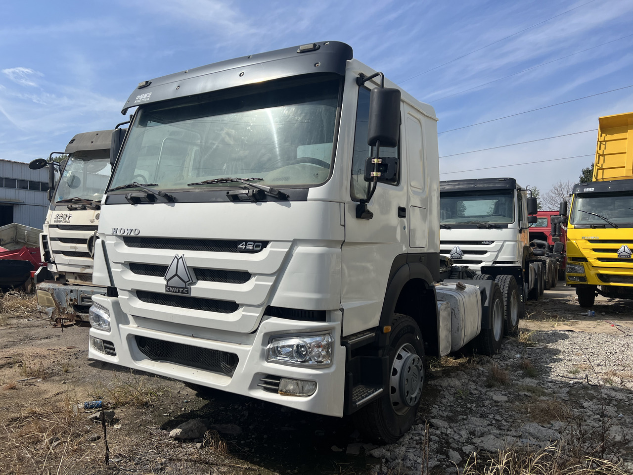 SINOTRUK HOWO trailer head - Tracteur routier: photos 1 SINOTRUK HOWO trailer head - Tracteur routier: photos 1