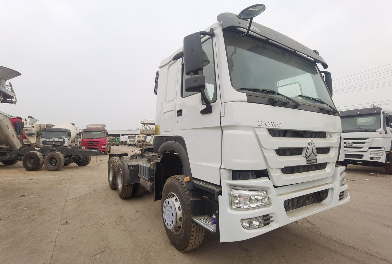 SINOTRUK HOWO trailer head - Tracteur routier: photos 3 SINOTRUK HOWO trailer head - Tracteur routier: photos 3